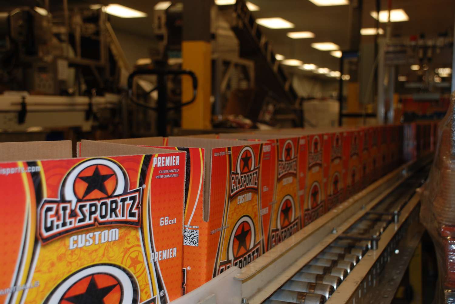 Usine G.I. Sportz Montreal HQ - Machine à fabriquer des balles de peinture - Remplissage de boîtes