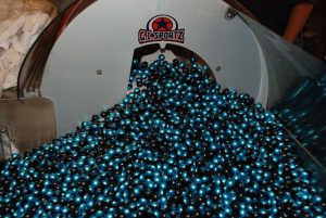 G.I. Sportz Montreal HQ Factory - Machine making Paintballs Blue/Black