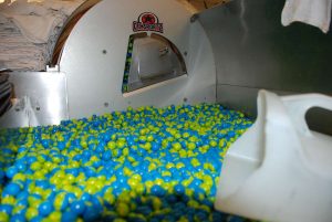 G.I. Sportz Montreal HQ Factory - Machine making Paintballs Green/Blue